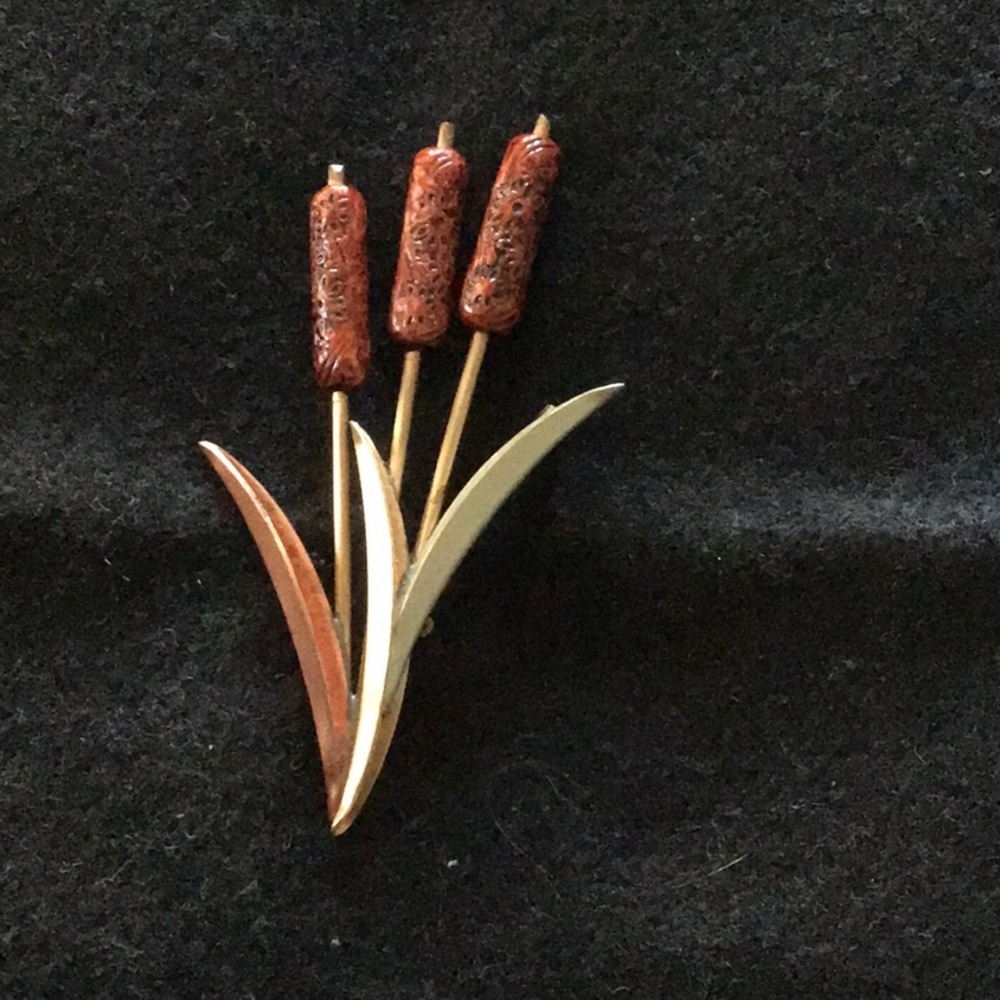 Vintage pin (brooch)